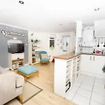 Stunning, Stylish Garden Flat In The Heart Of Wimbledon